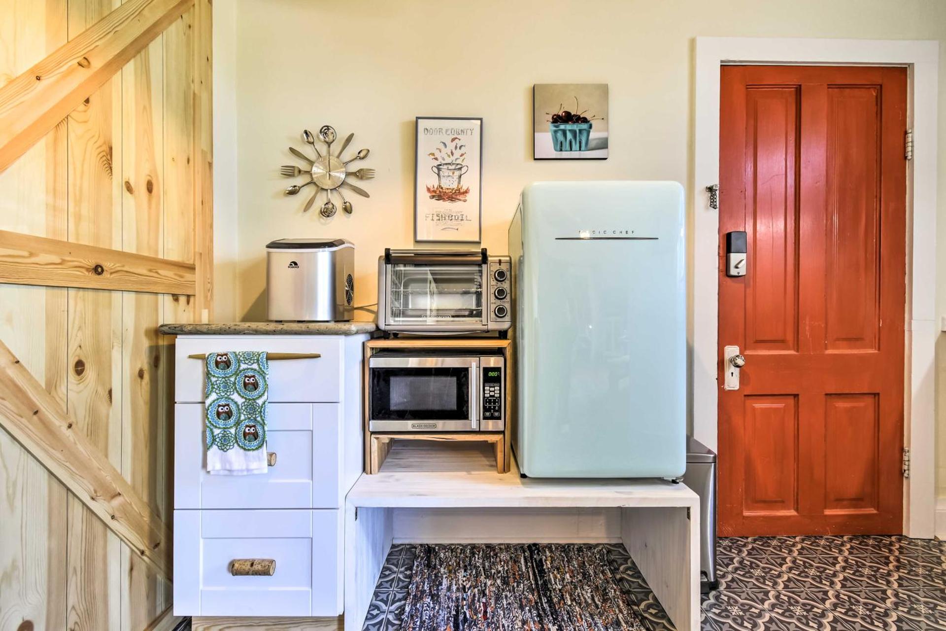 Walk to Dtwn Shops and Eats Sturgeon Bay Retreat