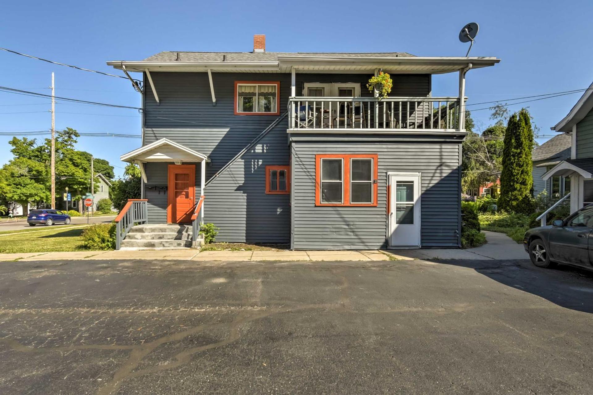 Walk to Dtwn Shops and Eats Sturgeon Bay Retreat