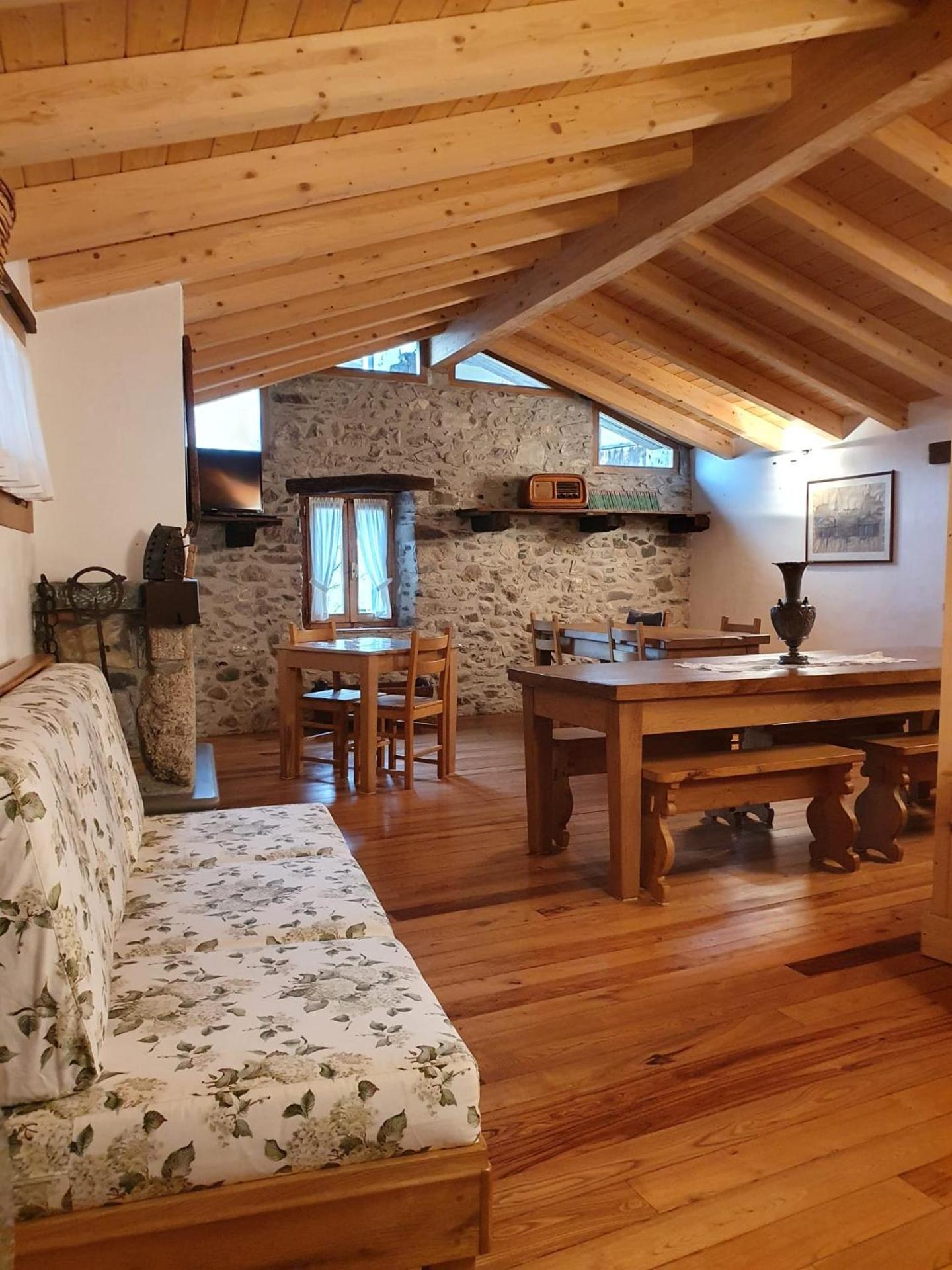 Communal lounge/ TV room