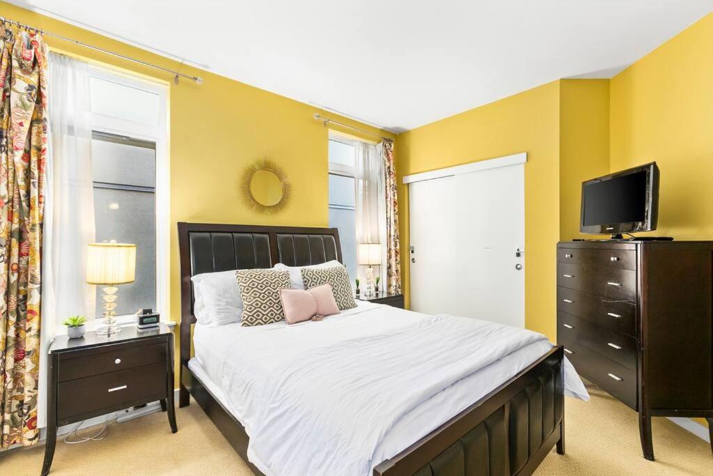 Corner Unit in the middle of it all - 99 Walkscore