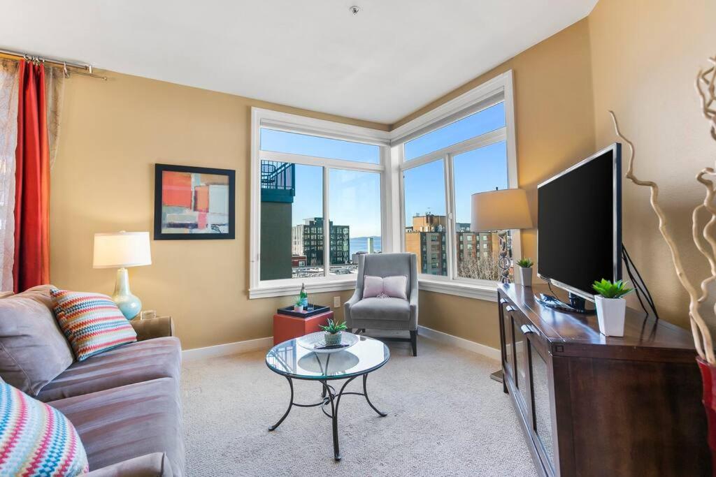 Corner Unit in the middle of it all - 99 Walkscore