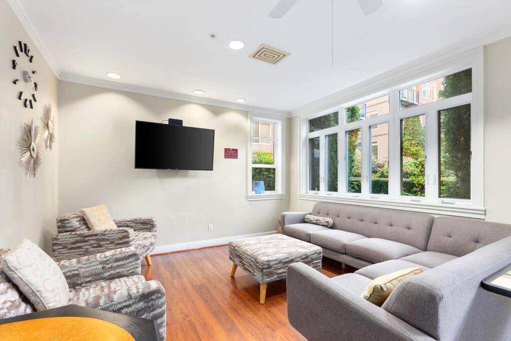 Corner Unit in the middle of it all - 99 Walkscore