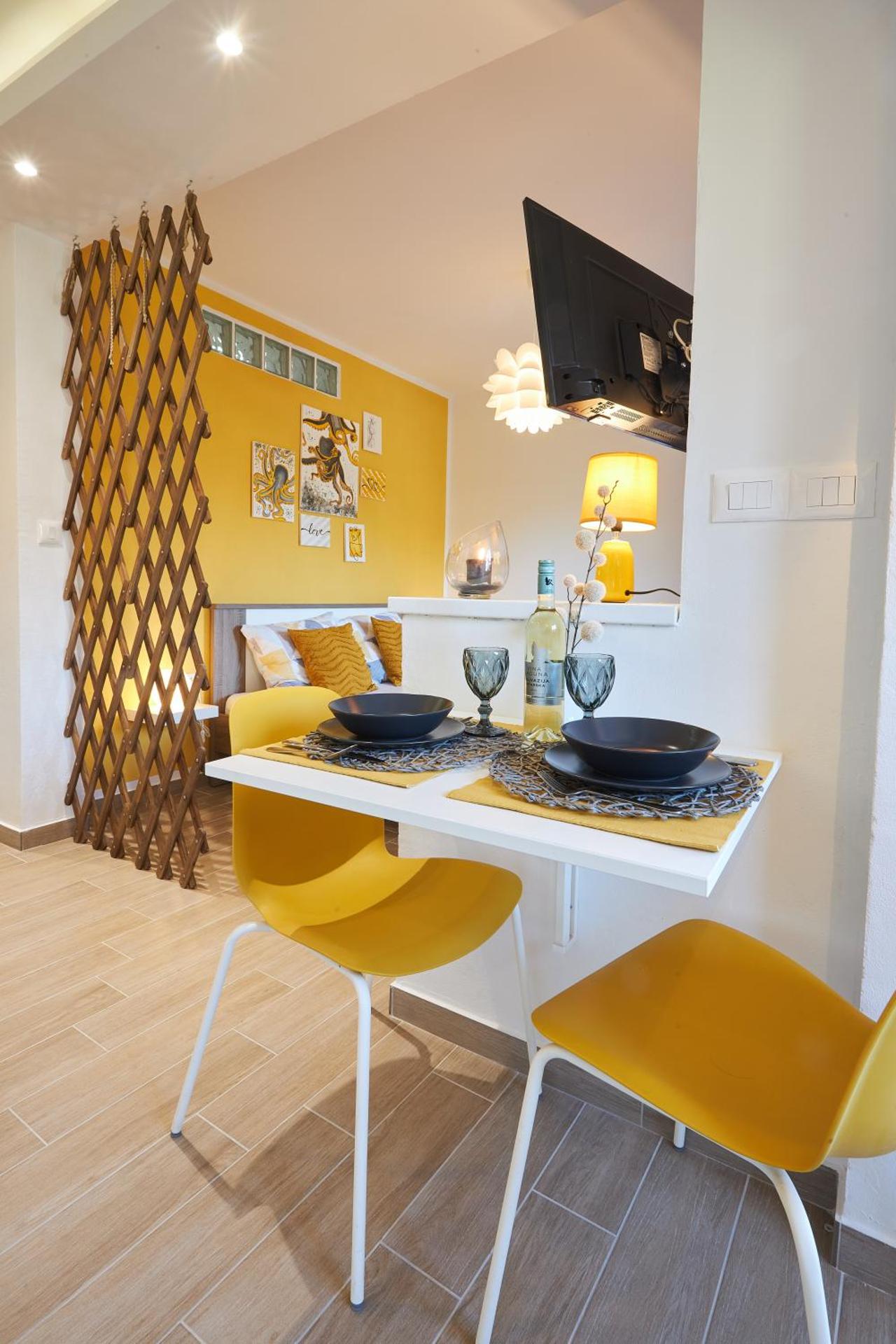 Apartment Yellow