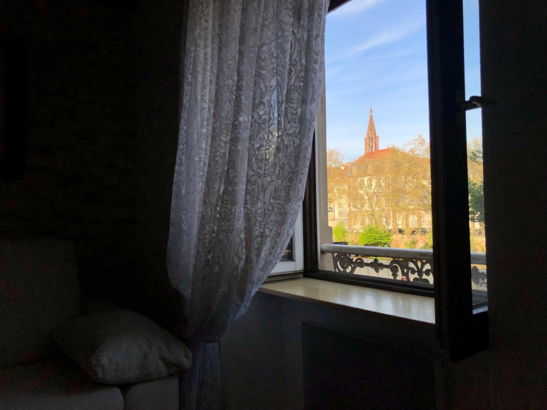 Quai des Pêcheurs - Vue Cathedrale