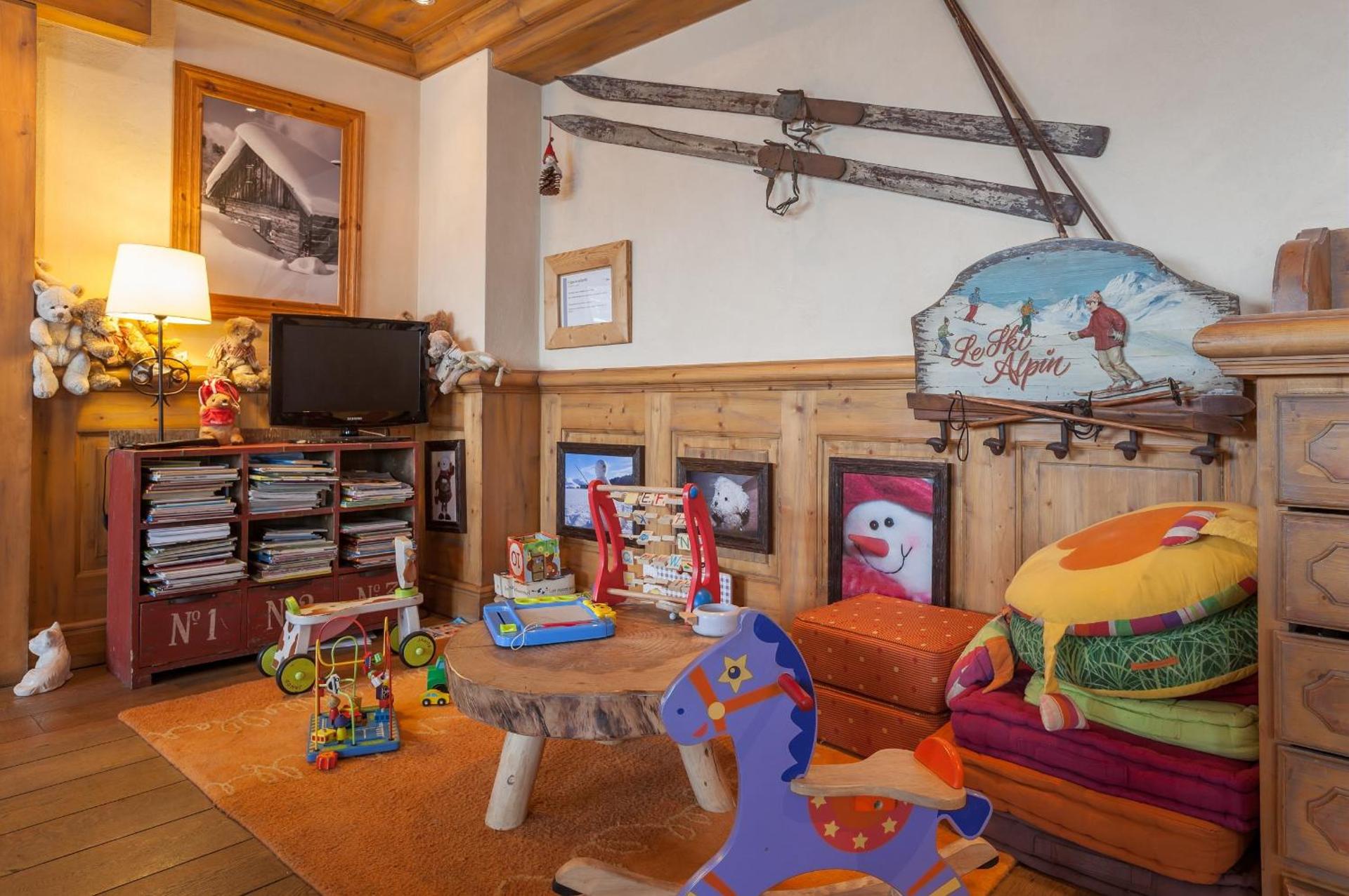 Communal lounge/ TV room