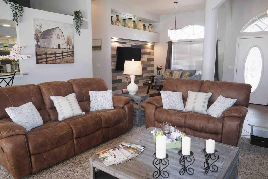 Peachland getaway with pool and tiki bar