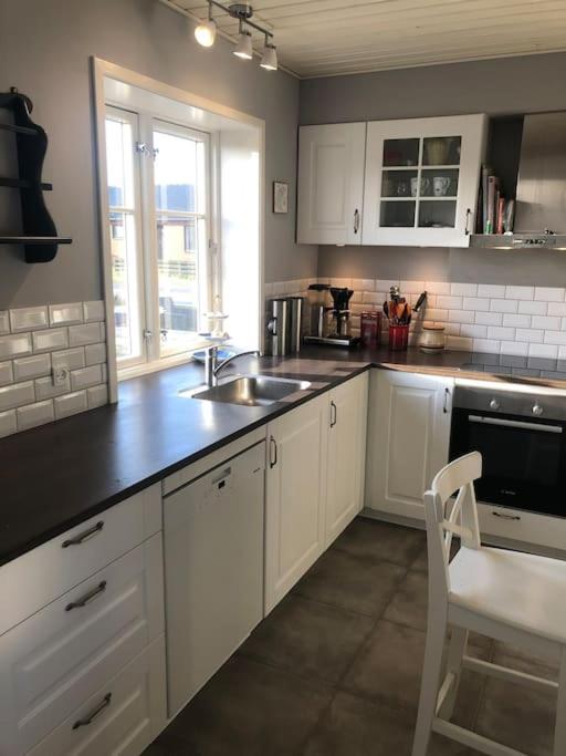 hyggeligt byhus tæt ved skov og togstation