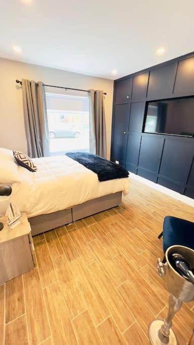 The King's Parlour Whitehead