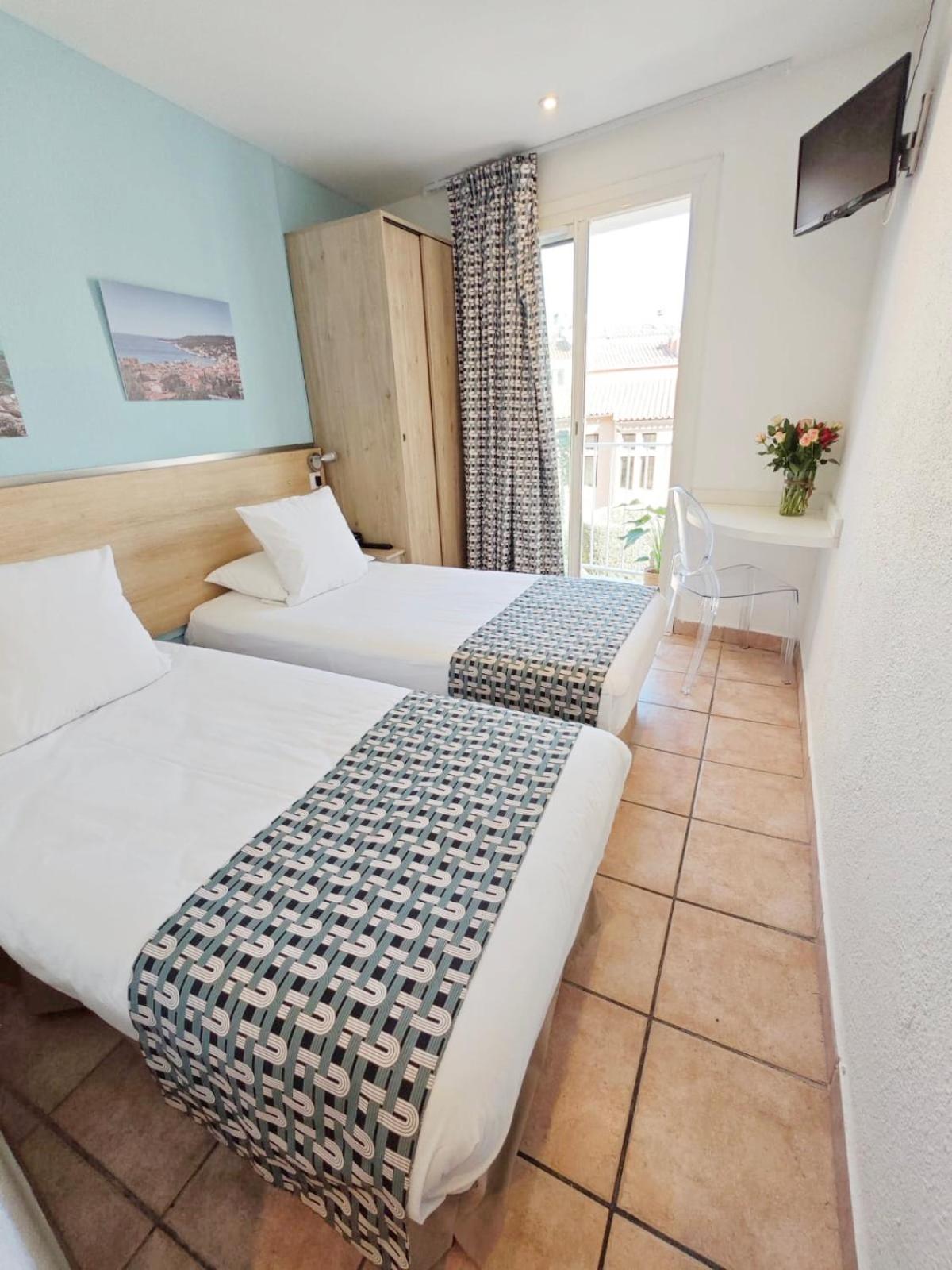 HOTEL DES CALANQUES Port de Cassis