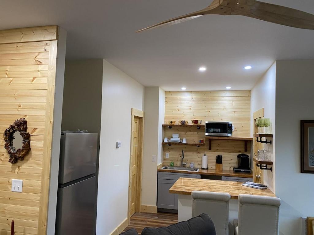 Beech Creek Cabin, lower unit, Black Mountain