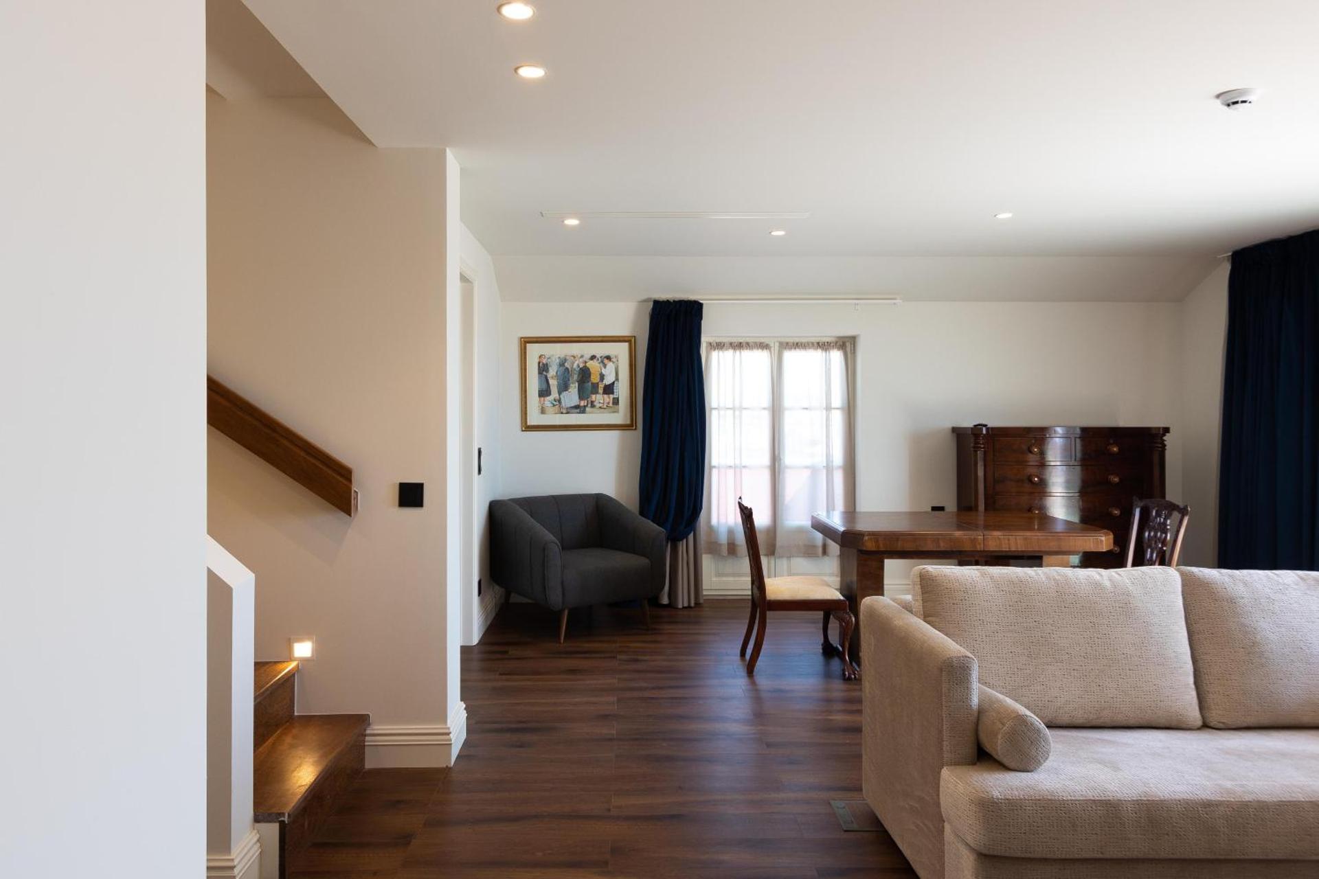 Photo of the whole room