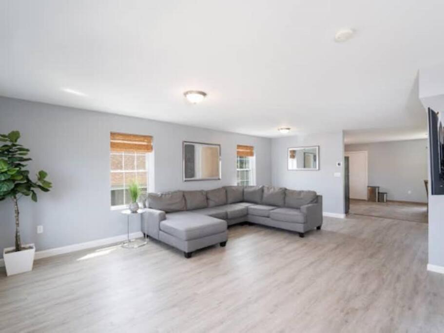 Communal lounge/ TV room