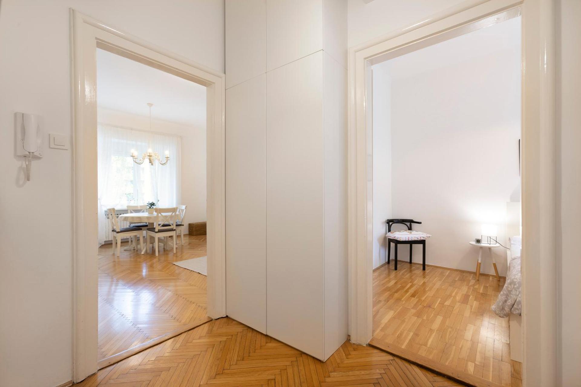 Vedrana-near centre and free garage, electricity for electric cars