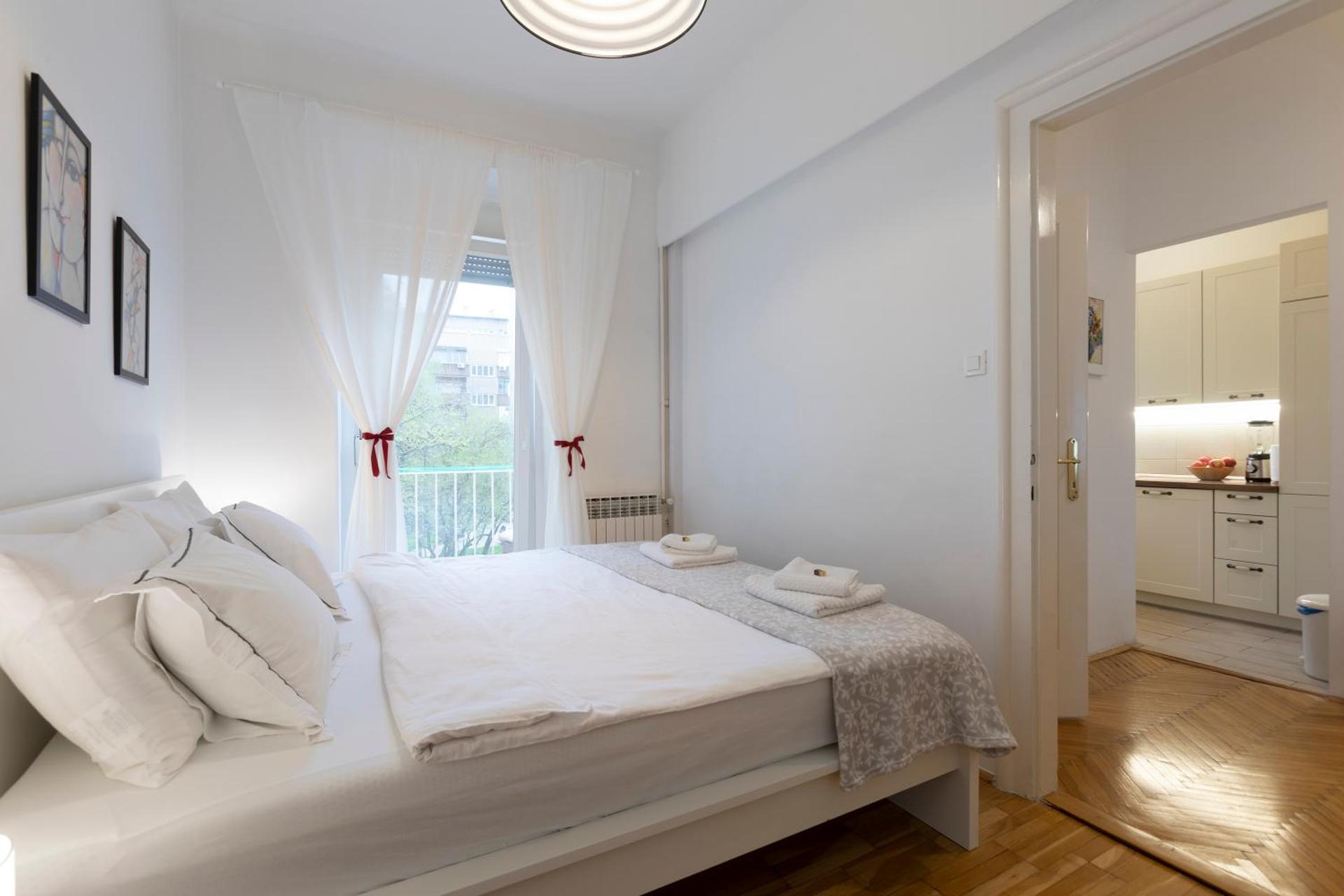 Vedrana-near centre and free garage, electricity for electric cars