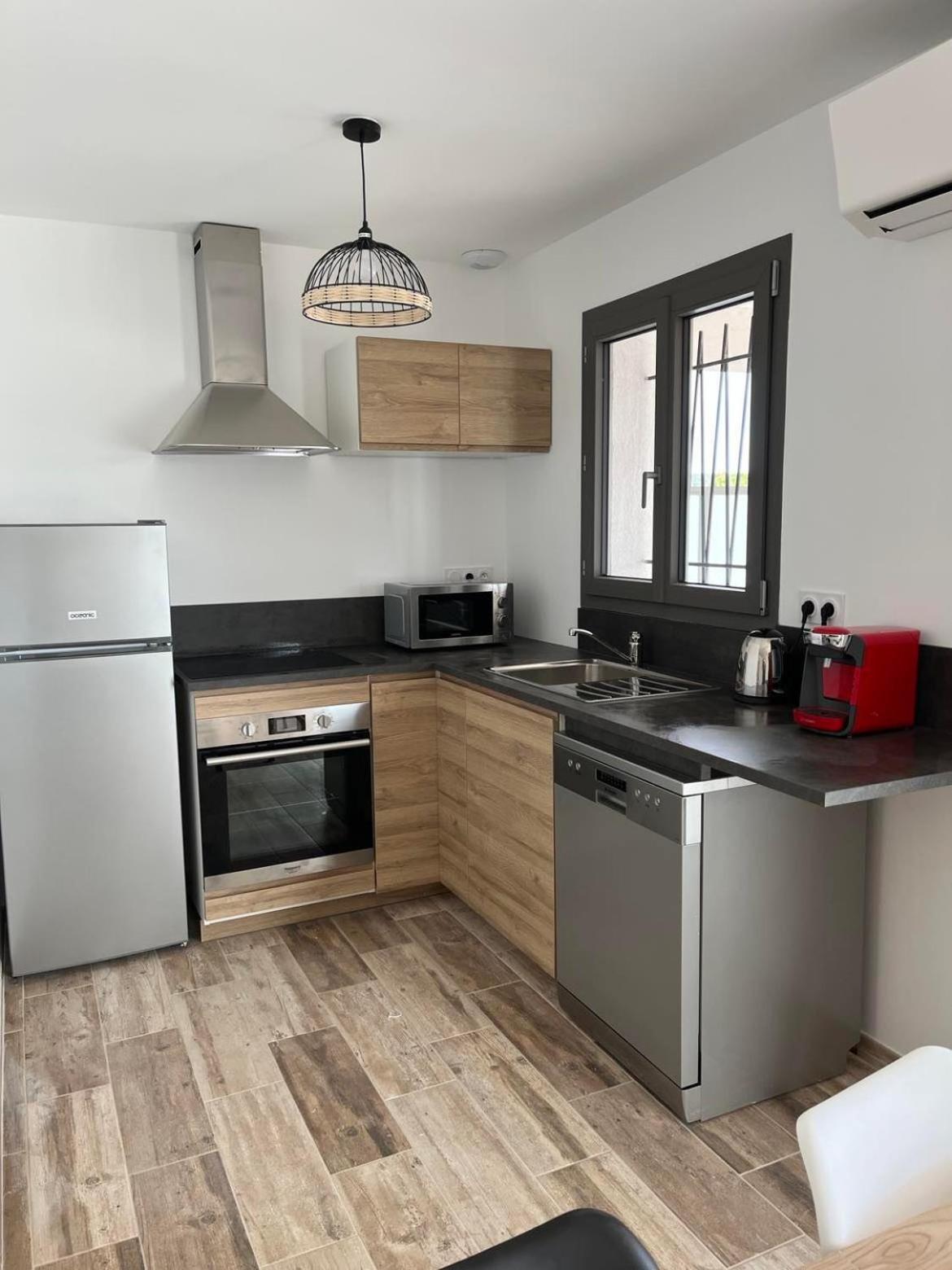 Les jardins de la Gravière à 5 mn de Lourmarin avec piscine privée