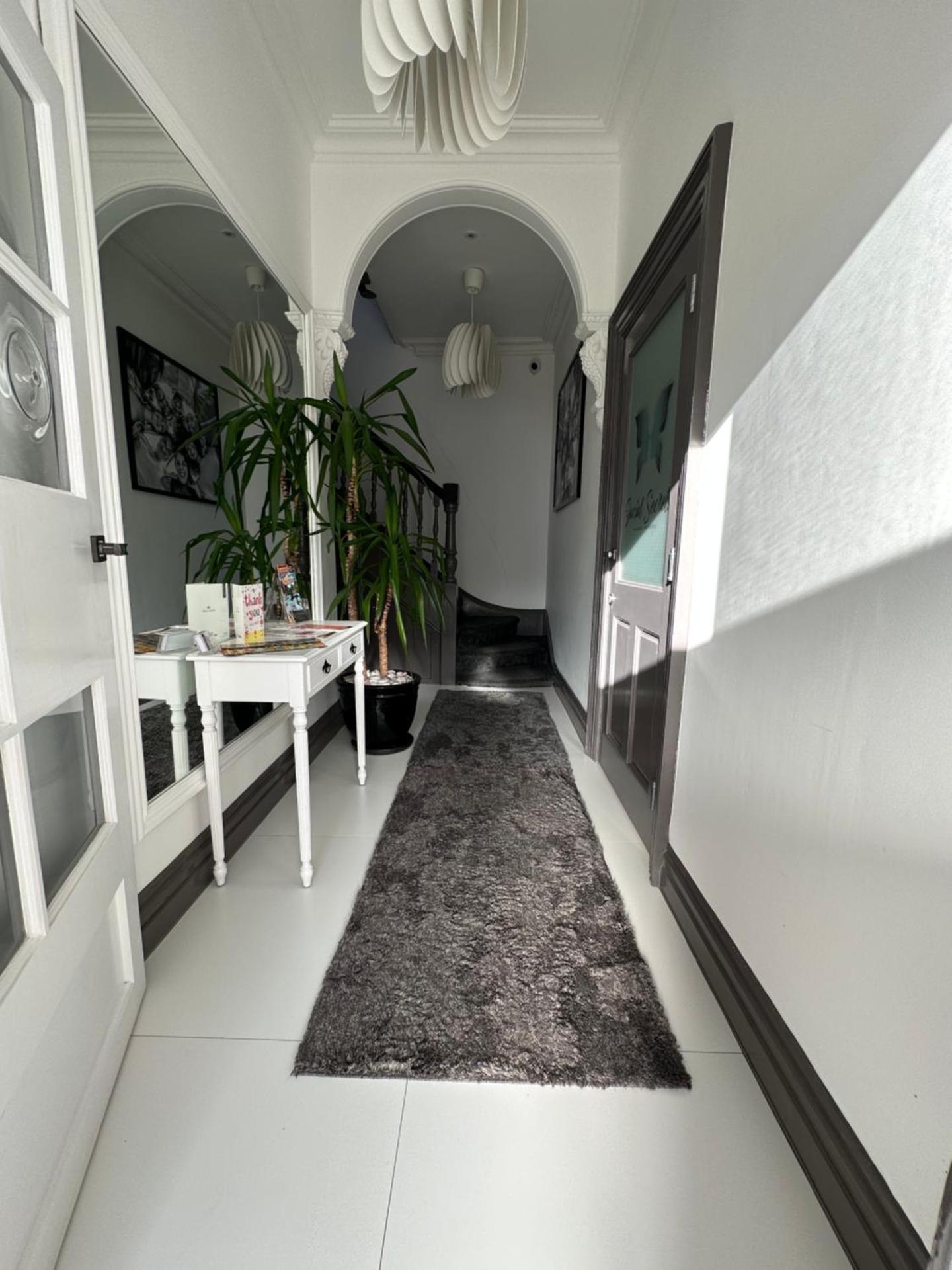 Green Corner Villa - Walls Hill - Cosy Luxury Apartment in Central Torquay with Free Parking & EV