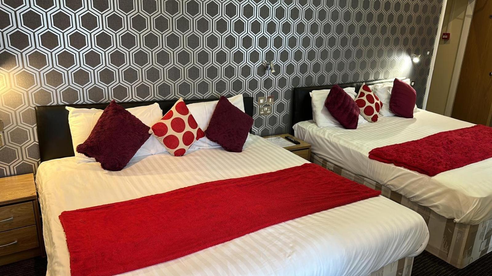 Family Room (2 Adults + 1 Child)