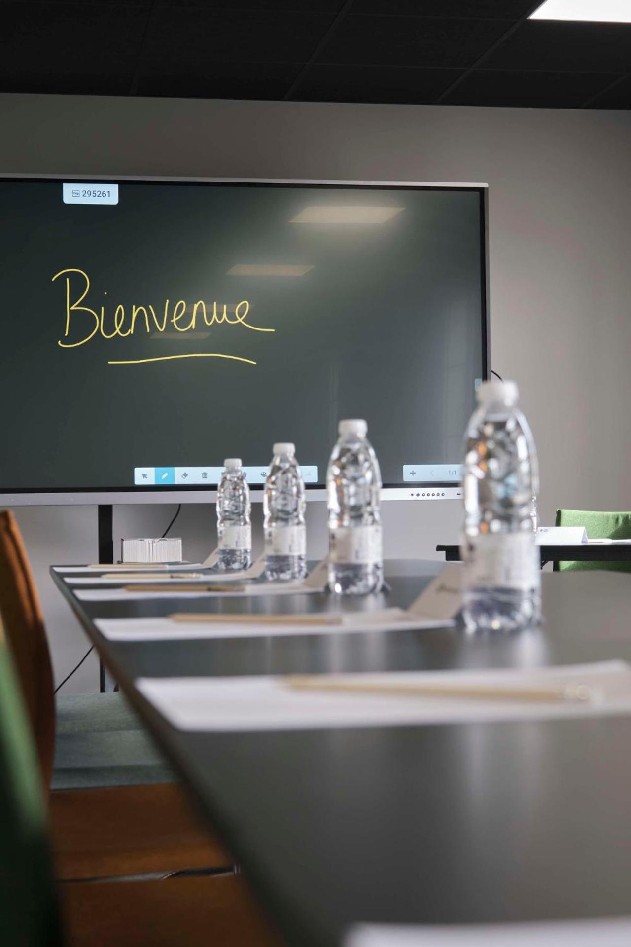 Meeting/conference room