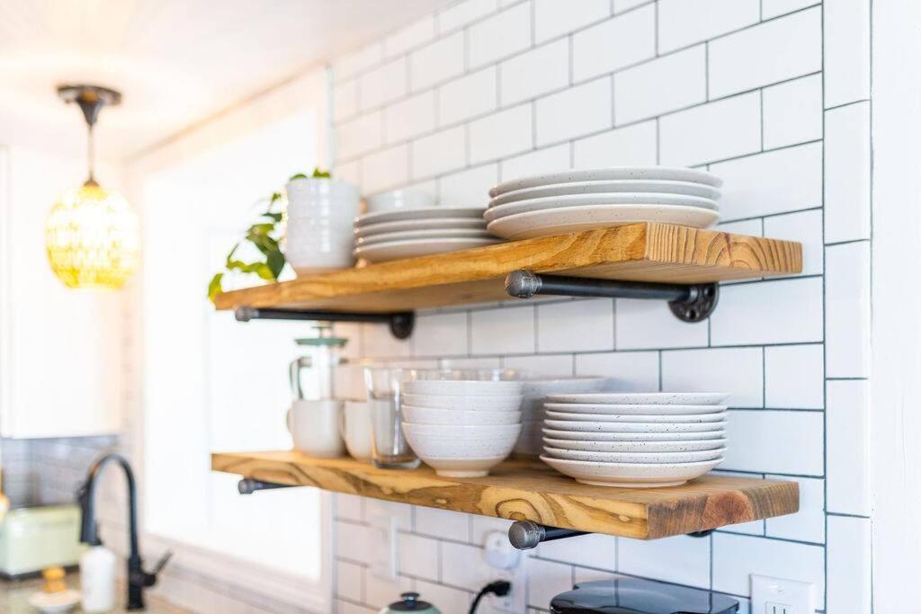 Cozy getaway - 5 min drive to beach