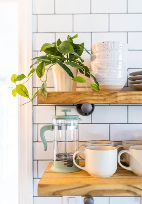 Cozy getaway - 5 min drive to beach