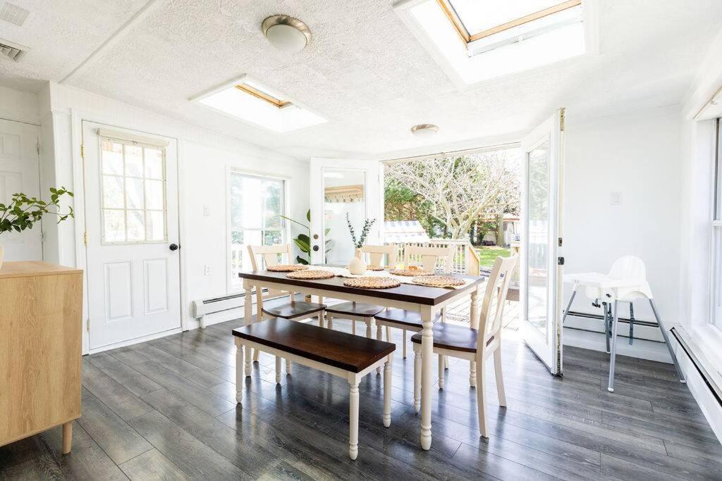 Cozy getaway - 5 min drive to beach