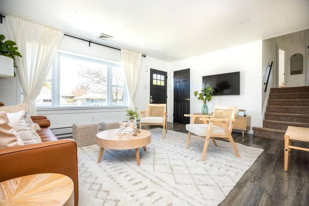 Cozy getaway - 5 min drive to beach