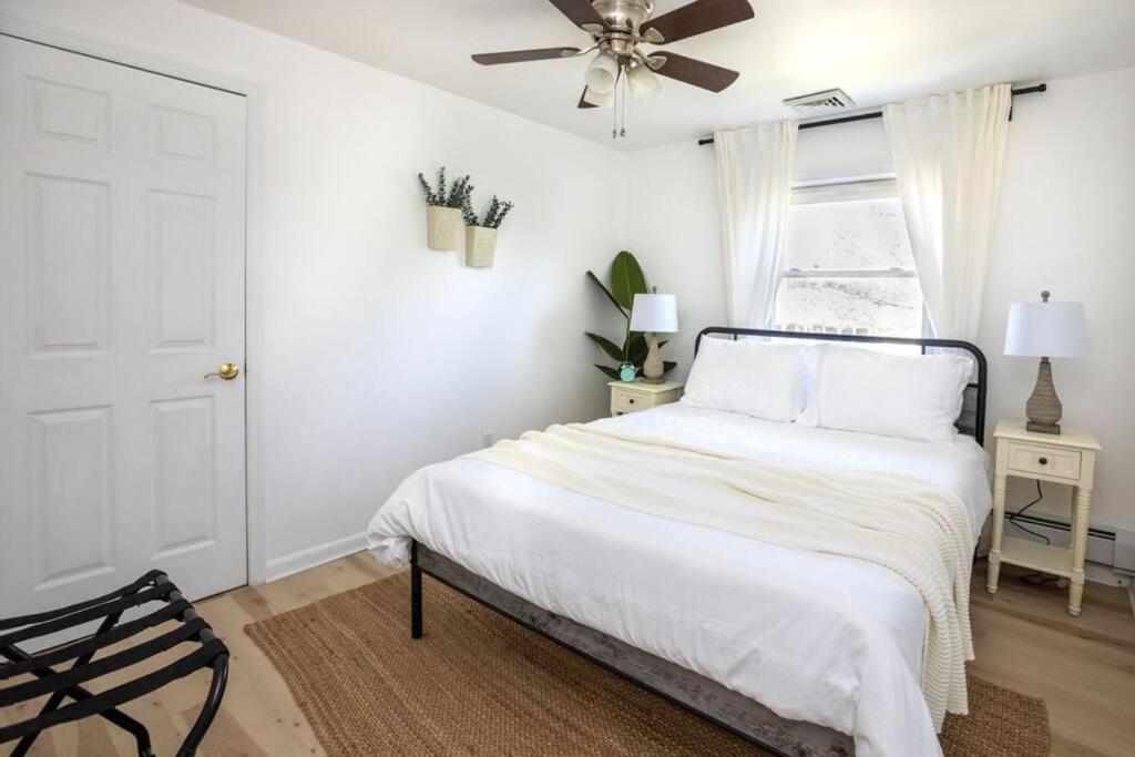 Cozy getaway - 5 min drive to beach