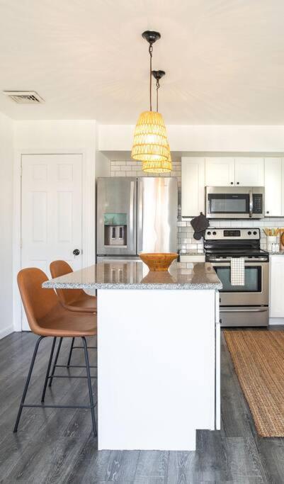 Cozy getaway - 5 min drive to beach