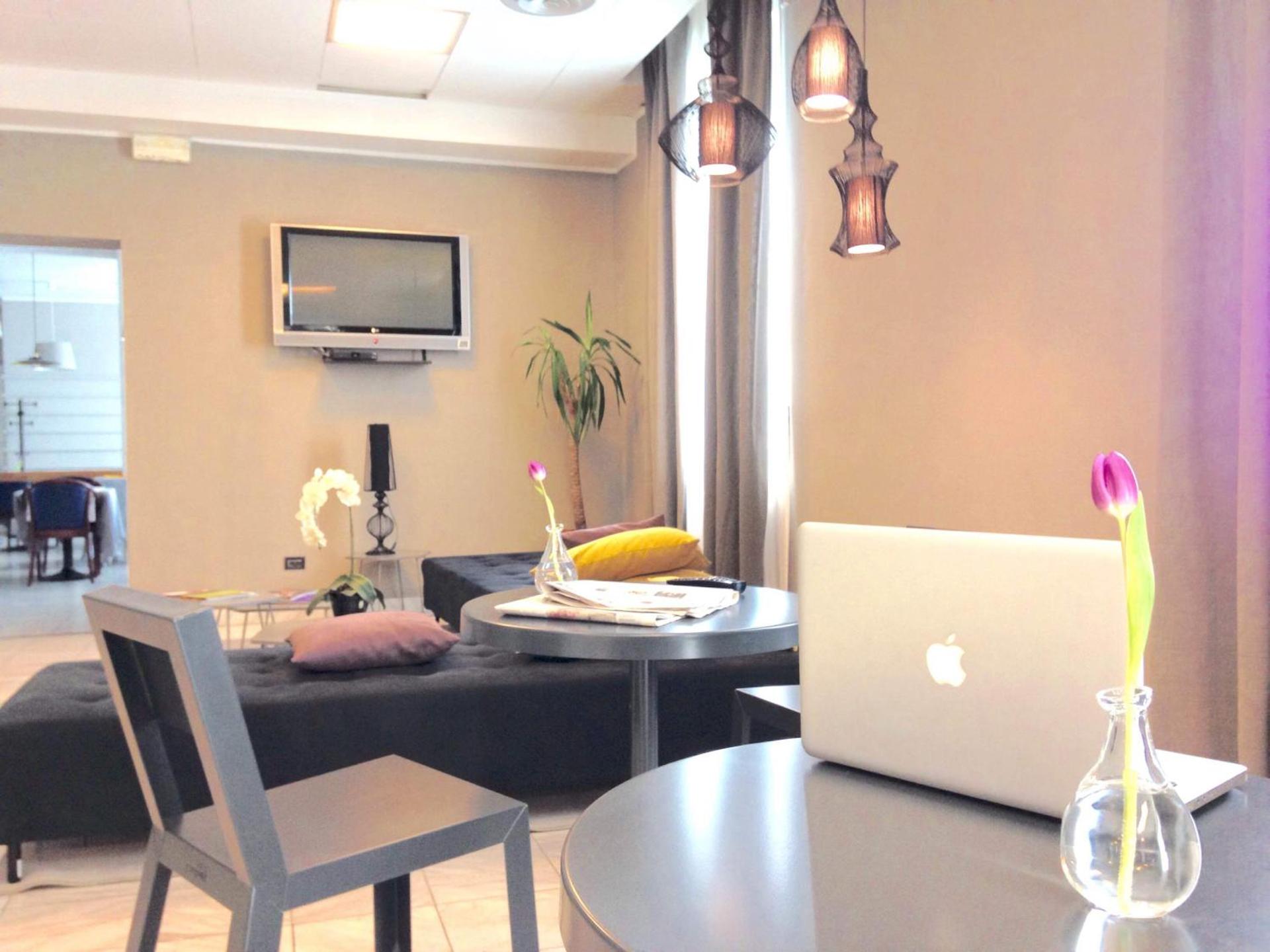 Communal lounge/ TV room