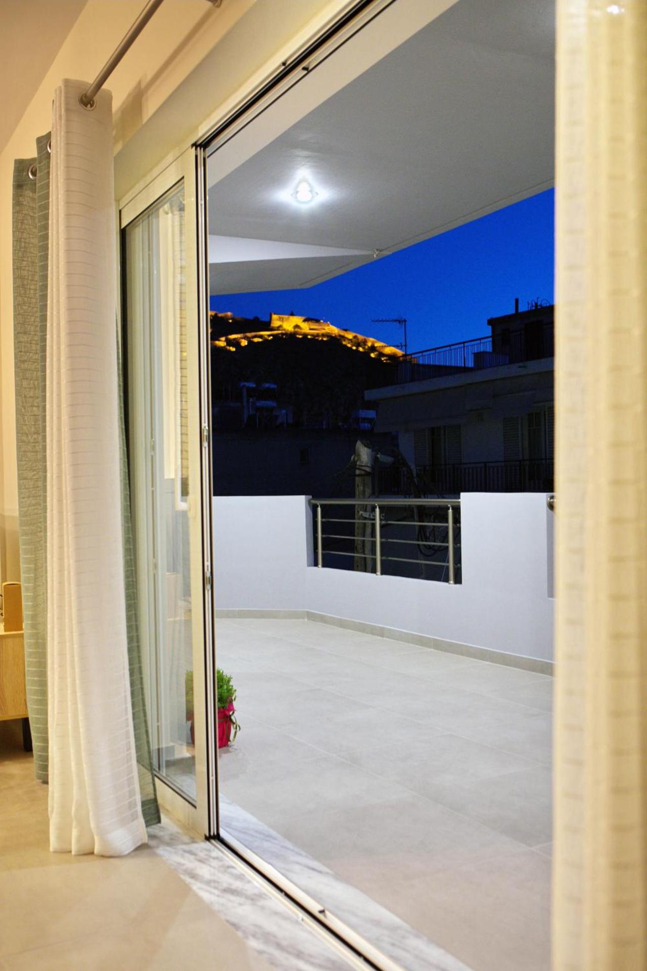 90° - Ninety Degrees