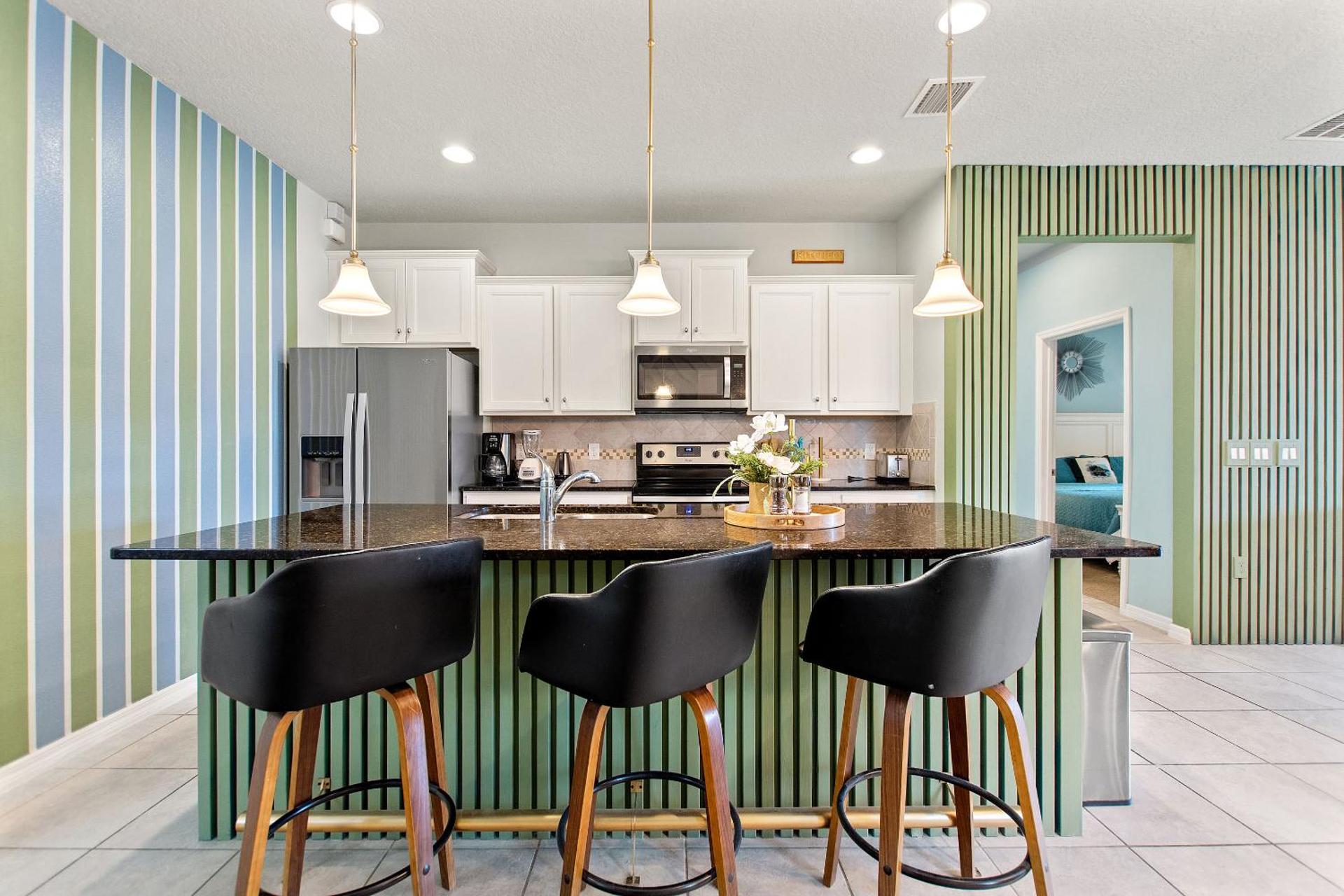 Stylish Cozy Family Getaway with Private Pool and Lake View