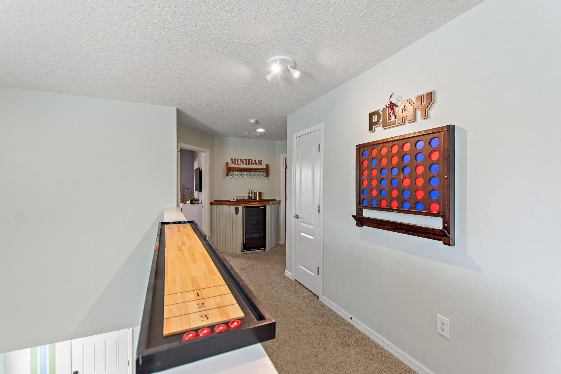 Stylish Cozy Family Getaway with Private Pool and Lake View