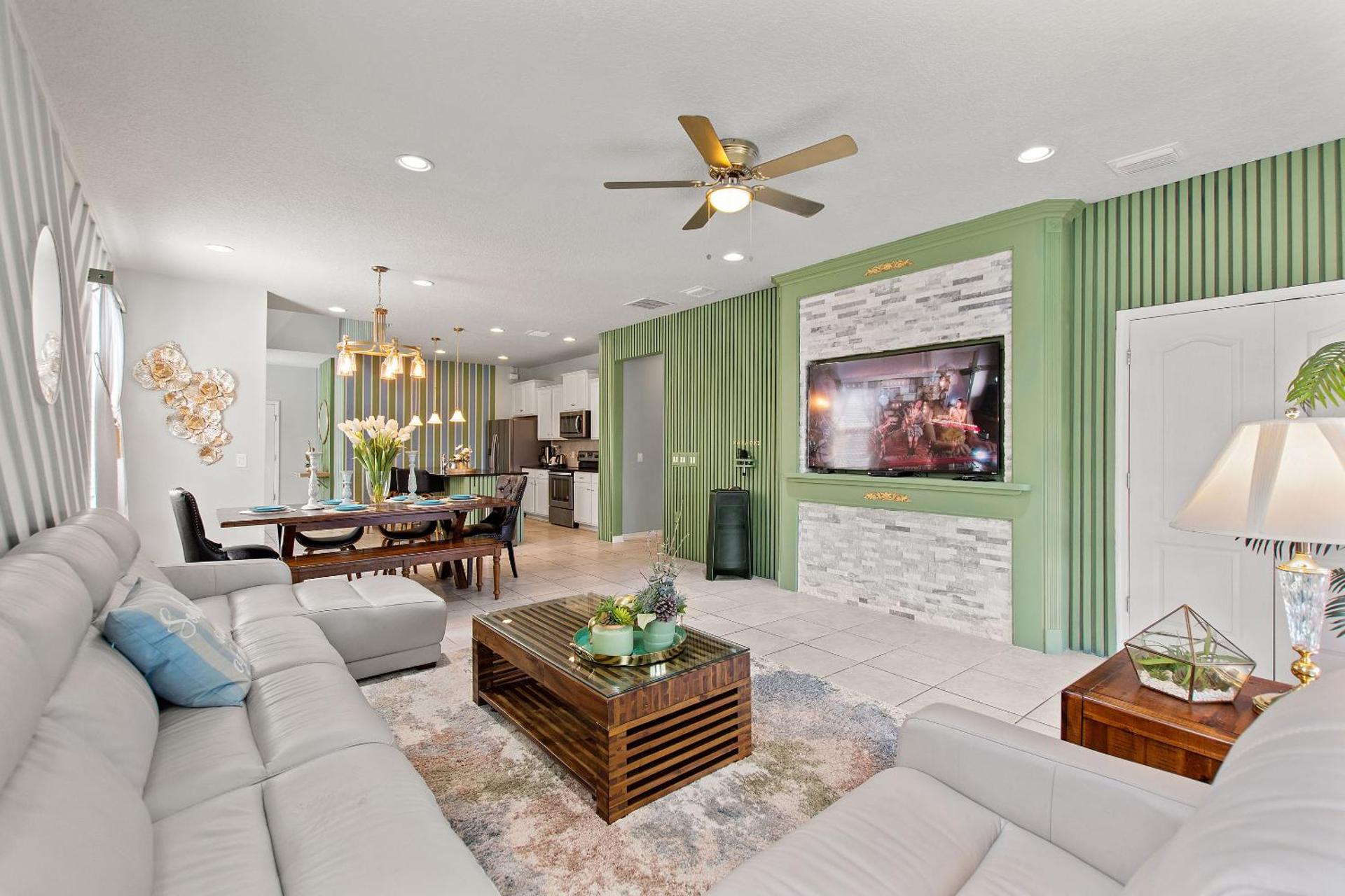 Stylish Cozy Family Getaway with Private Pool and Lake View