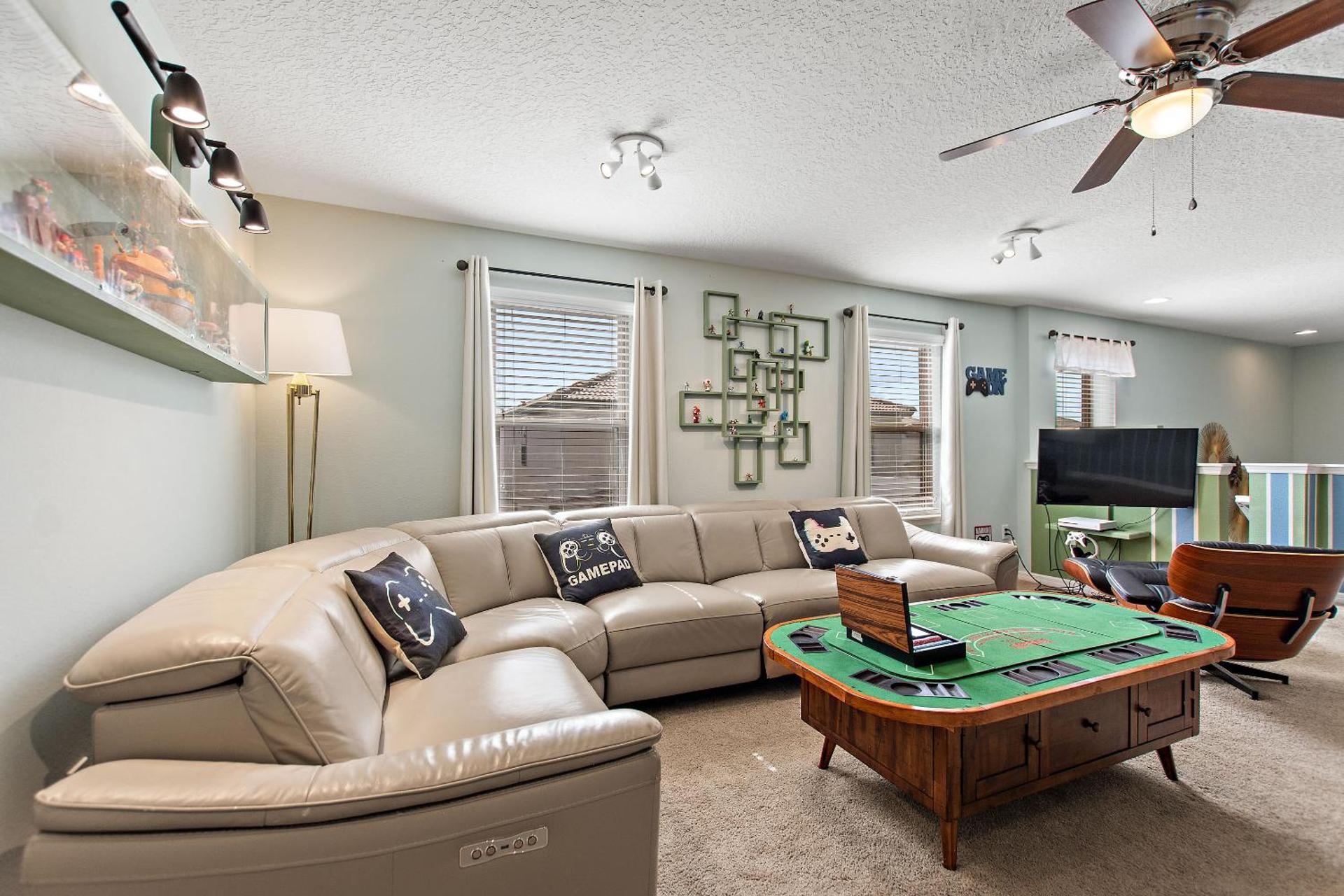 Stylish Cozy Family Getaway with Private Pool and Lake View