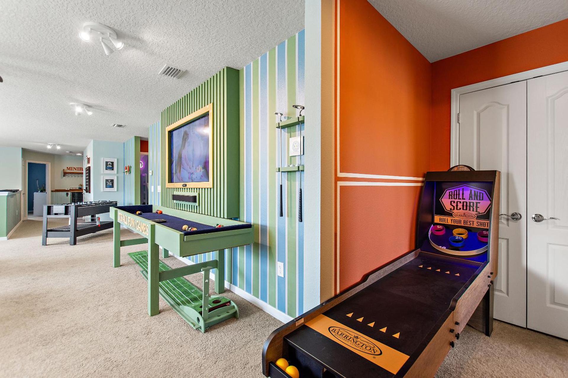 Stylish Cozy Family Getaway with Private Pool and Lake View