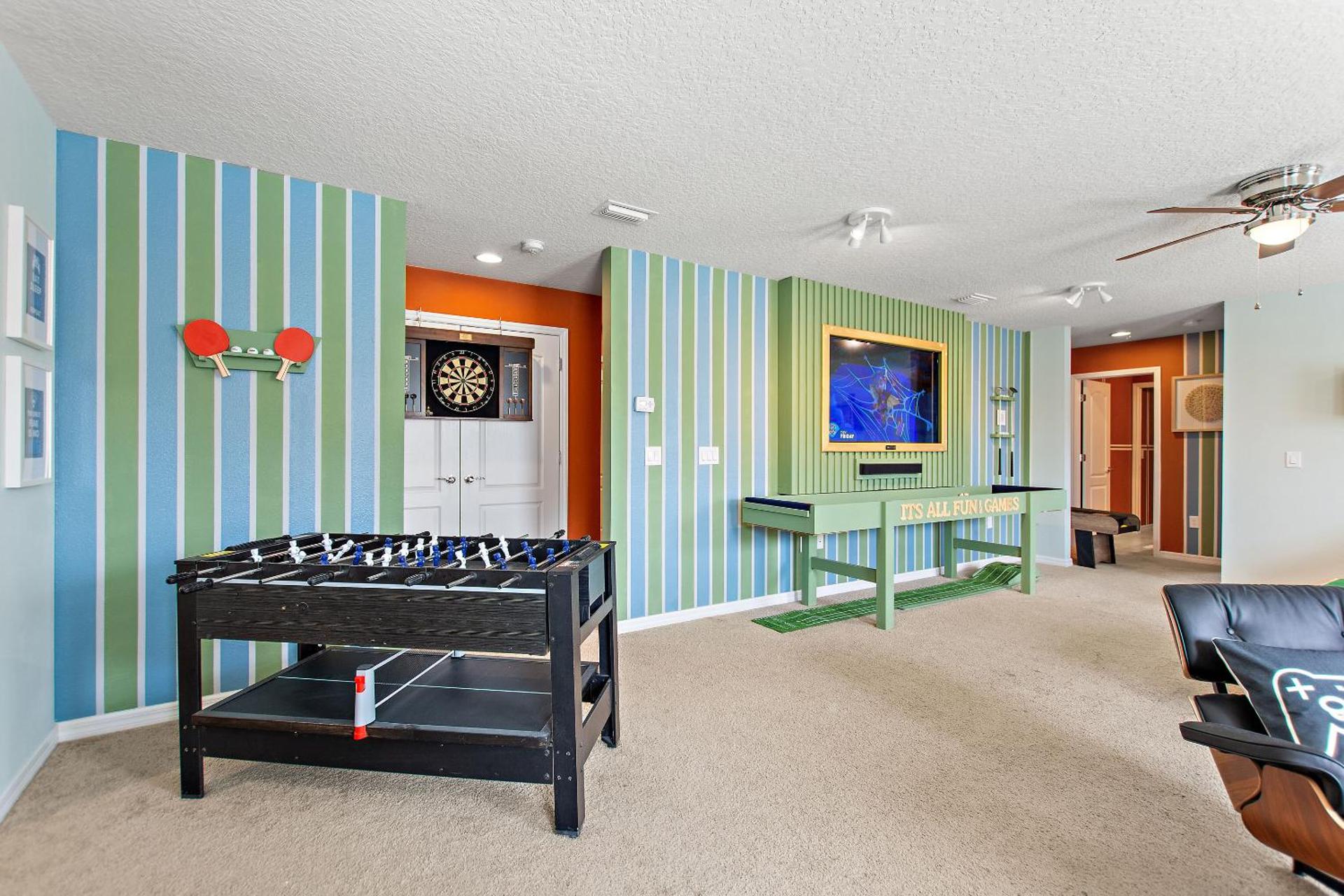 Stylish Cozy Family Getaway with Private Pool and Lake View