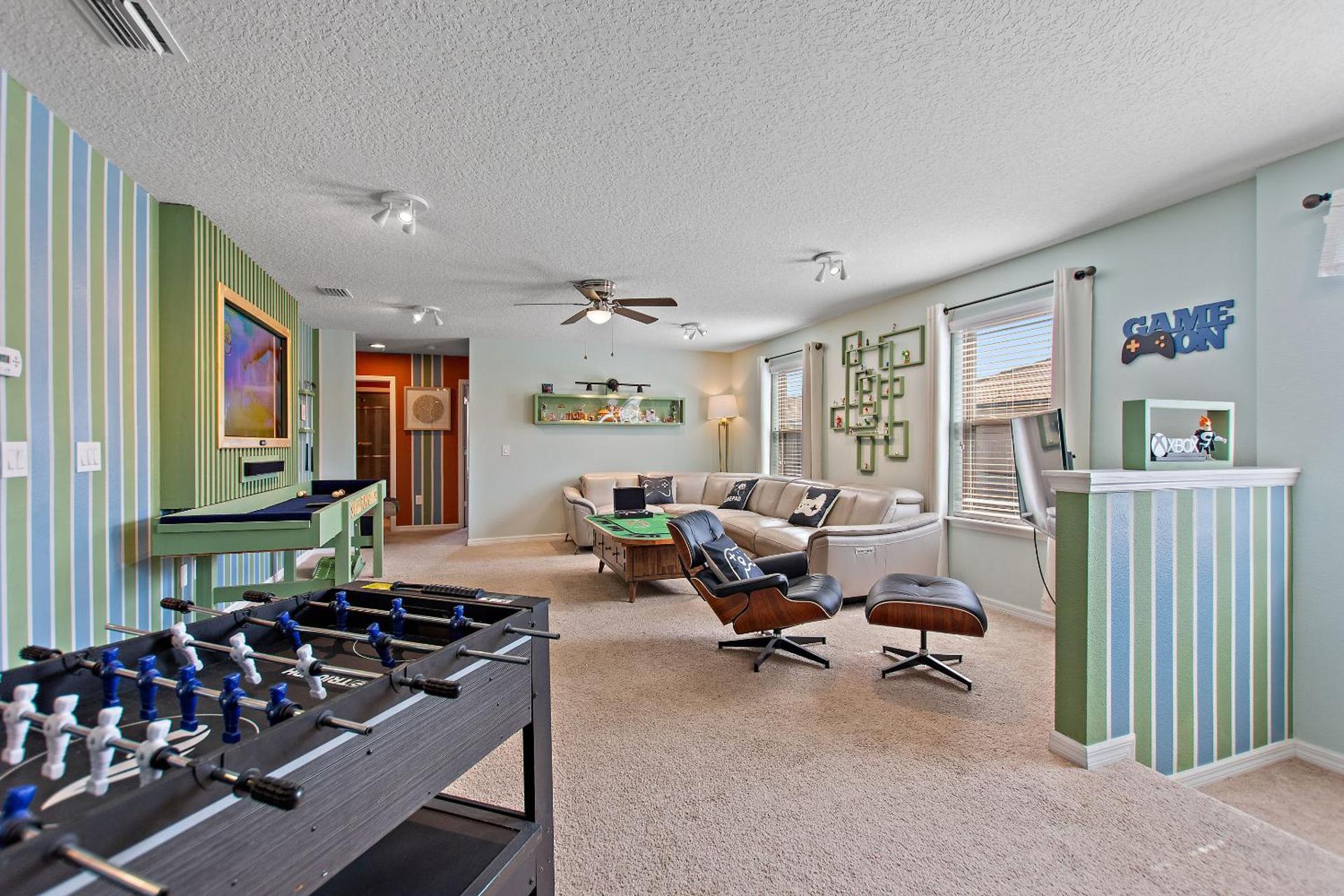 Stylish Cozy Family Getaway with Private Pool and Lake View