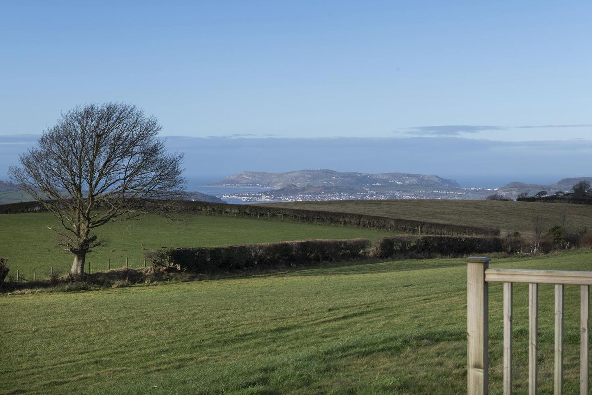 Waenfechan Glamping with Hot Tubs
