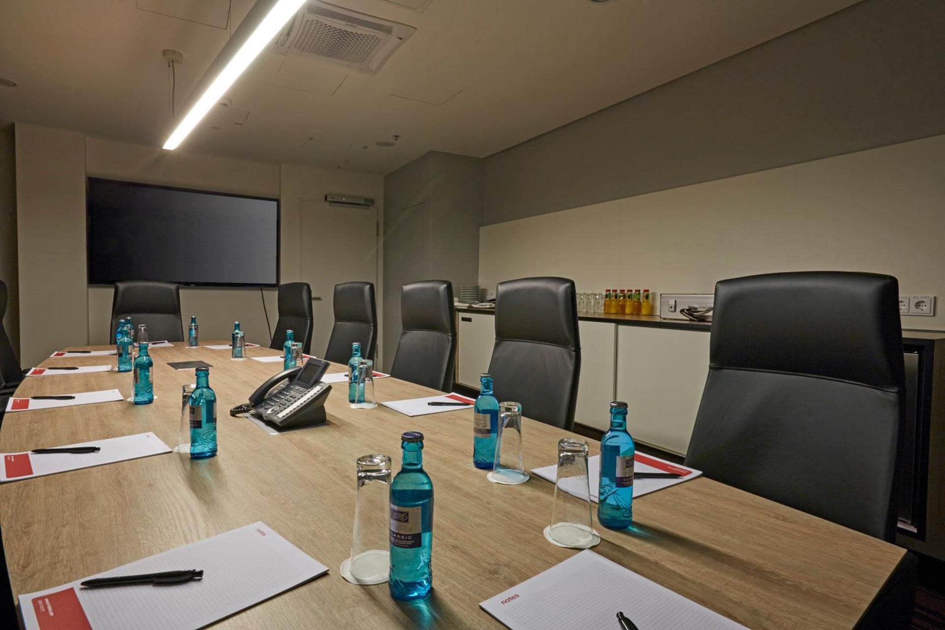Meeting/conference room