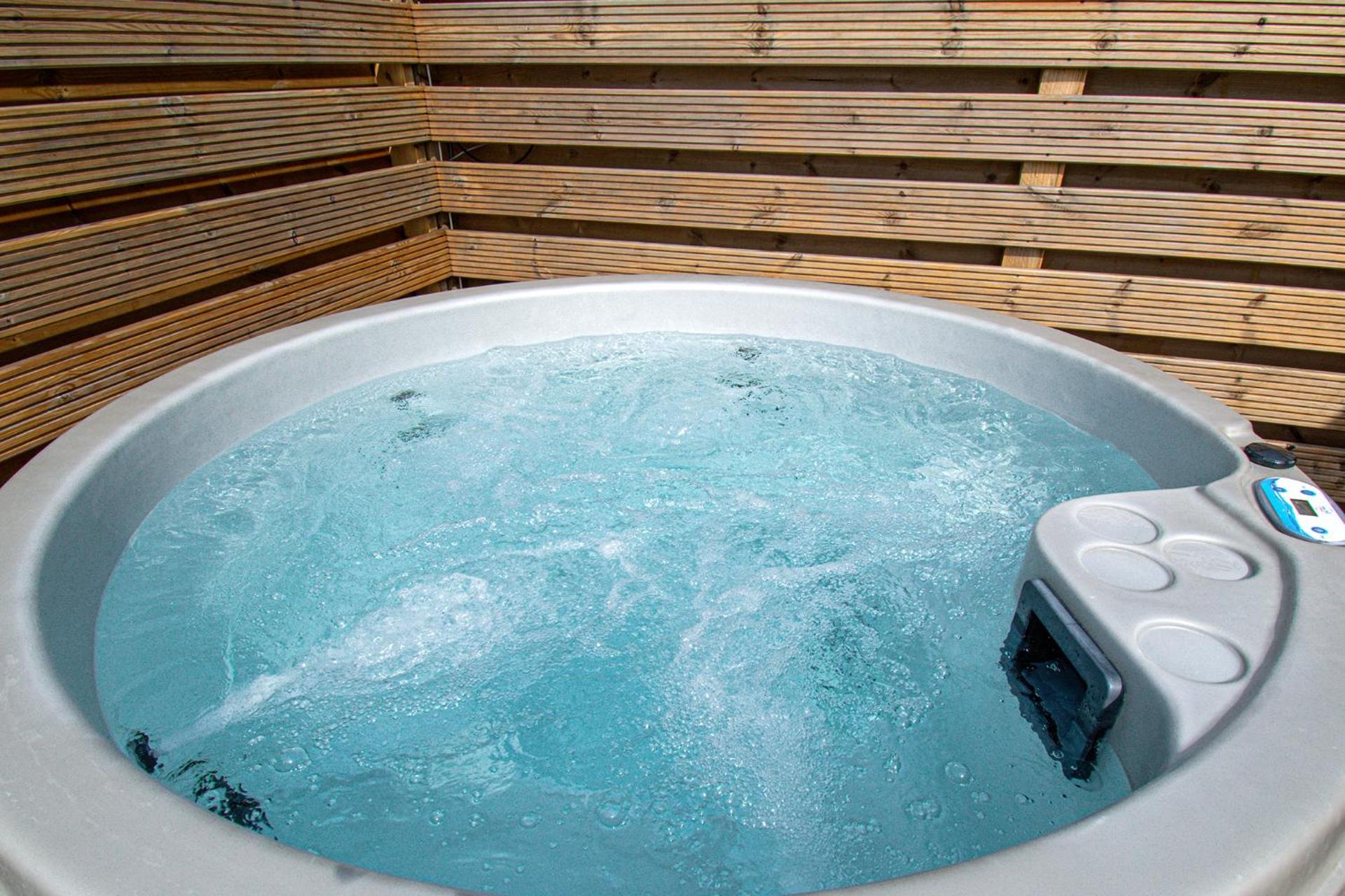 Waenfechan Glamping with Hot Tubs