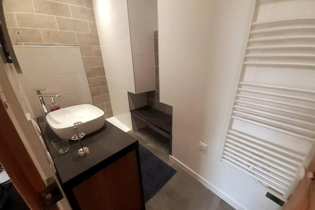 Classé 4 étoiles - Cybèle - Centre ville 2 Chambres, cour privative et Garage