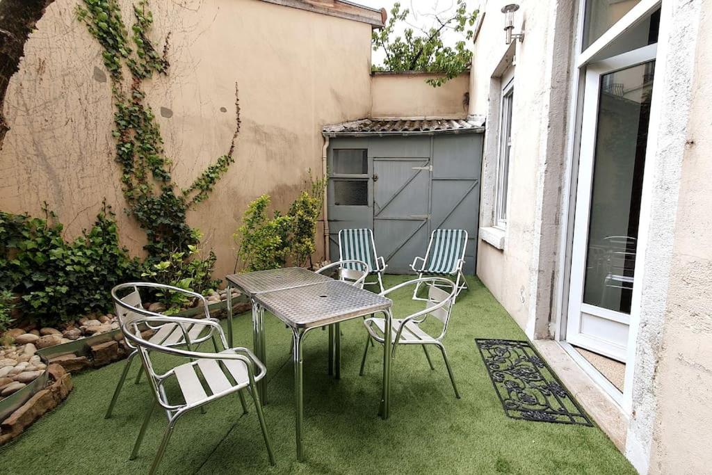 Classé 4 étoiles - Cybèle - Centre ville 2 Chambres, cour privative et Garage