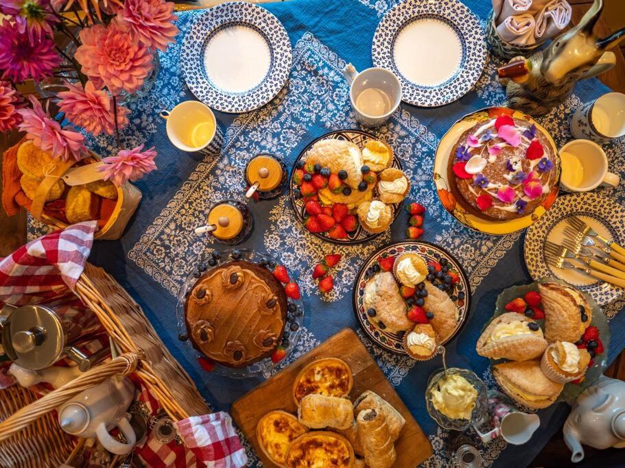 Giant Yurt Sleeping 8 with Spa, Catering, Walled Gardens, Nature Reserve, Free Parking