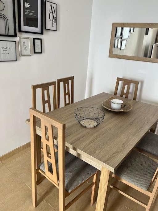 Apartamento a pie de playa con vistas al mar.