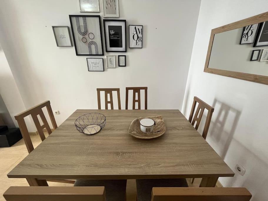 Apartamento a pie de playa con vistas al mar.