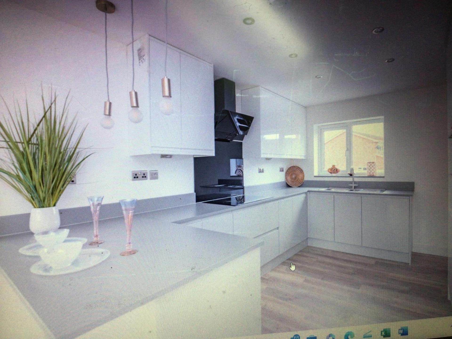 Luxurious 3 bedroom house now with FULL FIBRE INTERNET Shangri la in village of Alfrick with driveway parking for 3 cars in an area of outstanding natural beauty, superb walking,close to Worcester, Malvern showground, theatre, Malvern hills, dogs welcome