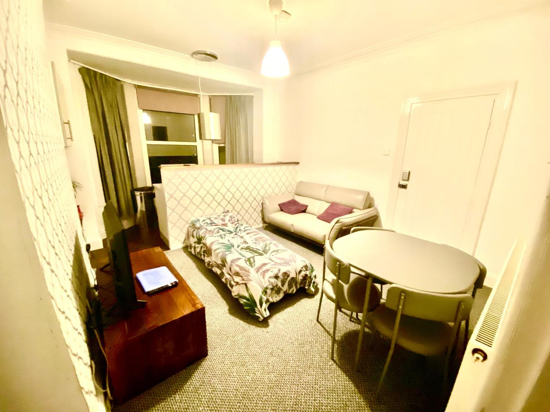 The Walnut Suite lovely one bedroom flat in Stoke.