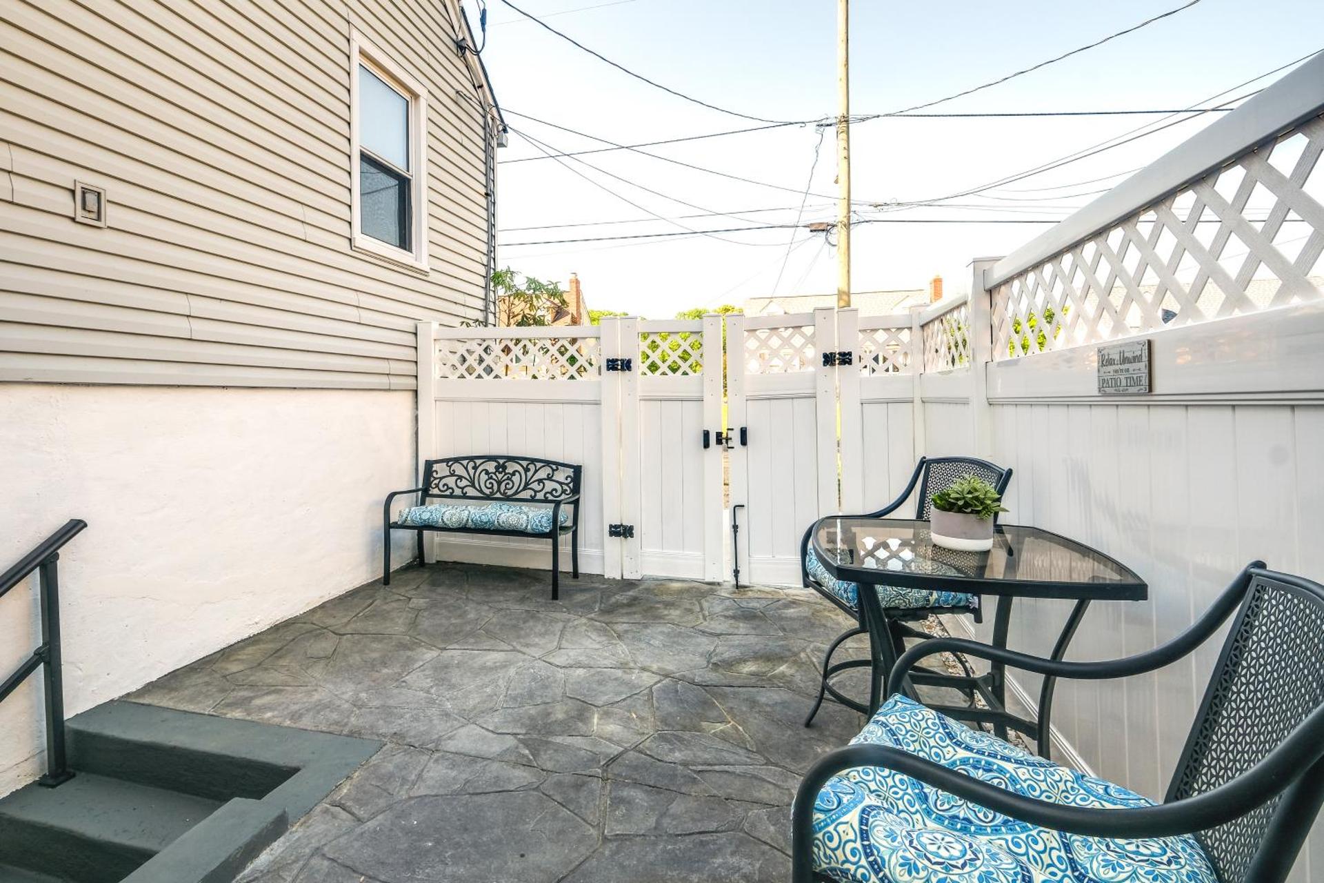 Quaint Forest Heights Unit about 9 Mi to Downtown DC