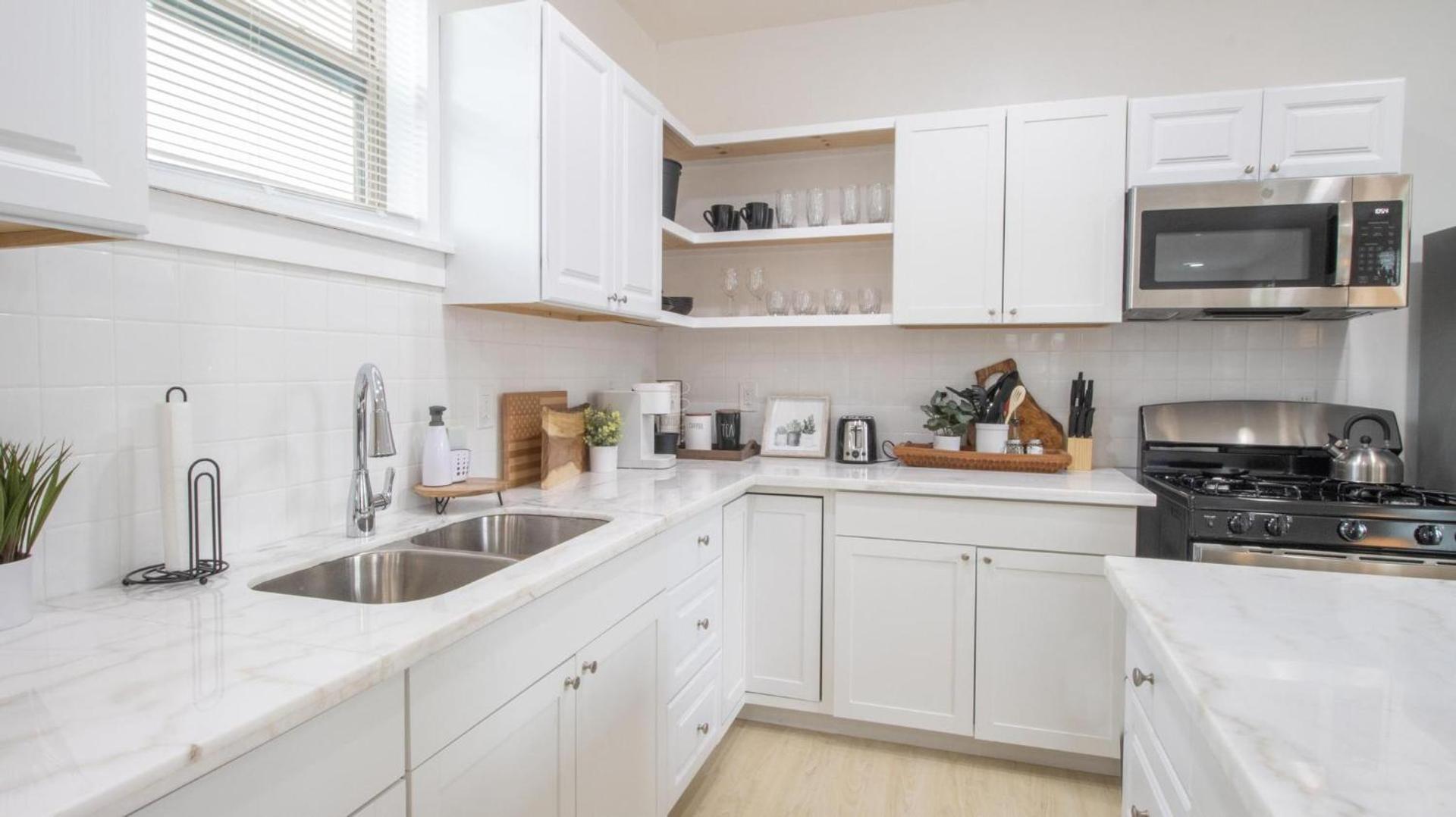 Vibrant Blue Luxury Apartment 2316