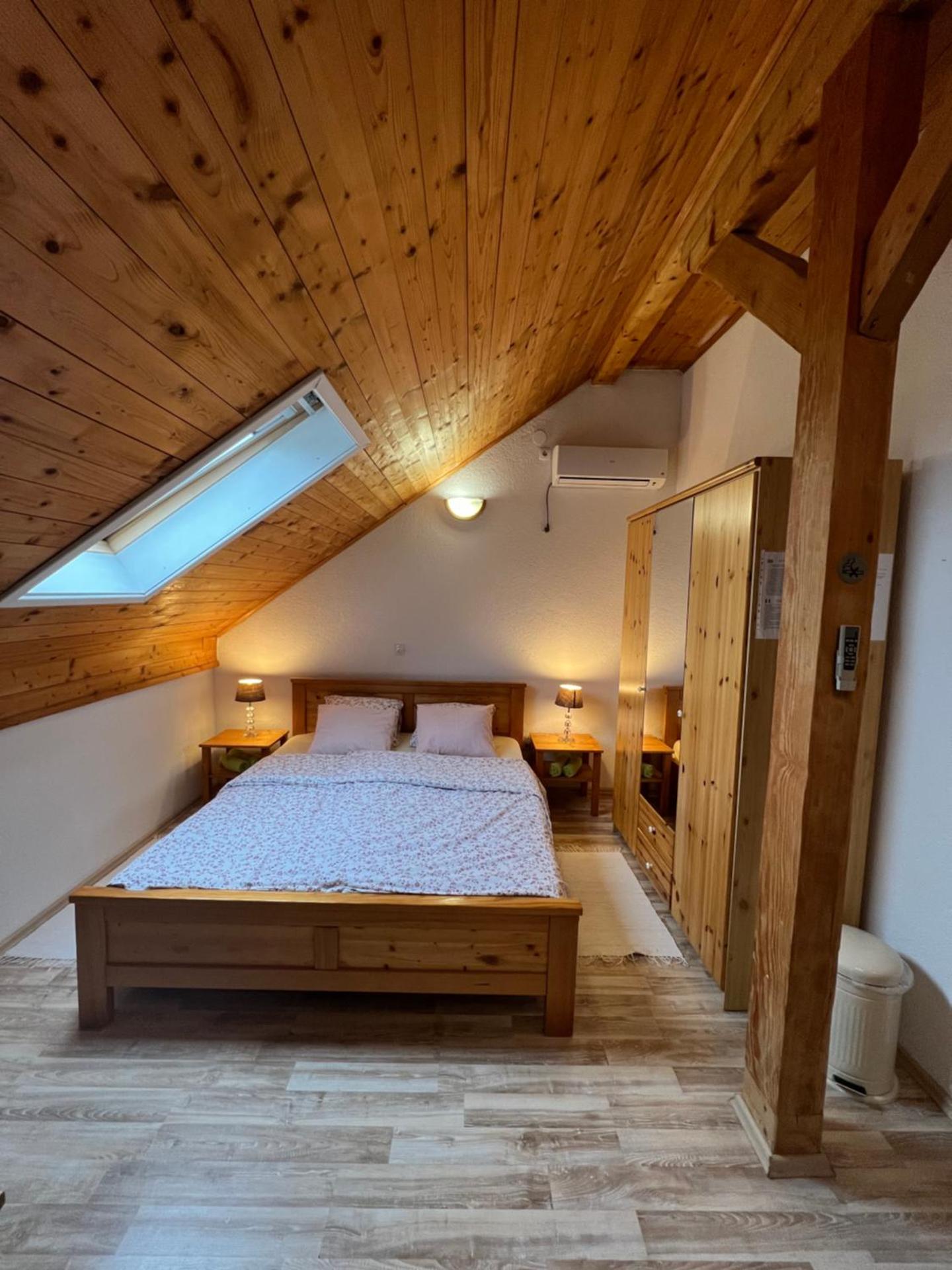 Apartments and Rooms Kristina